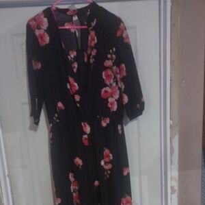 Woman's Wrapper‎ jumpsuit/Romper in floral print size Large